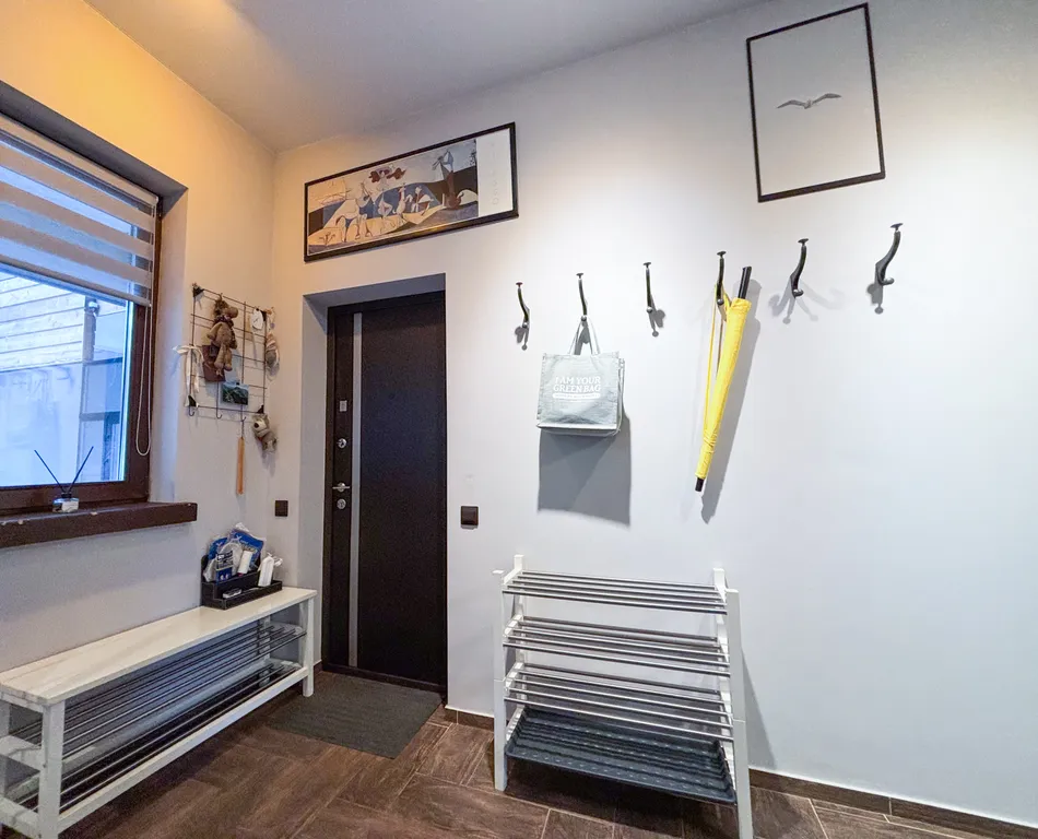 Квартира отдельной спальней и балконом в центре Поляны