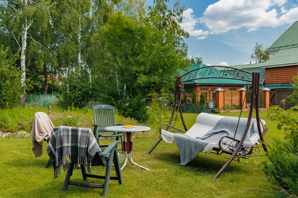 Современный дом с бассейном и сауной для большой компании