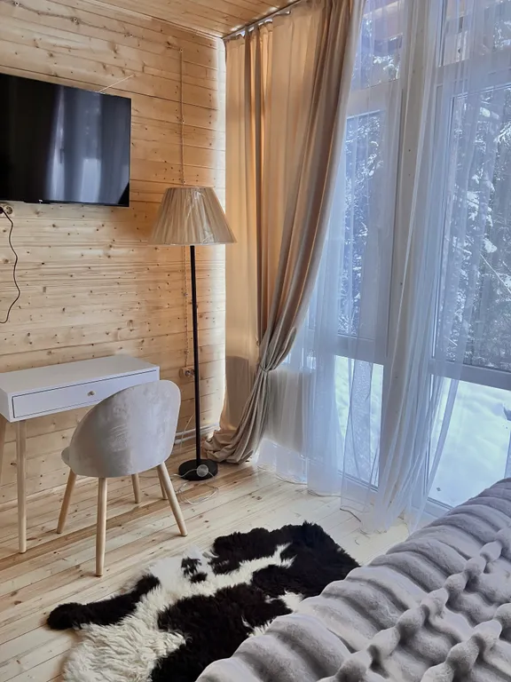 Коттедж в окружении реки,гор и леса