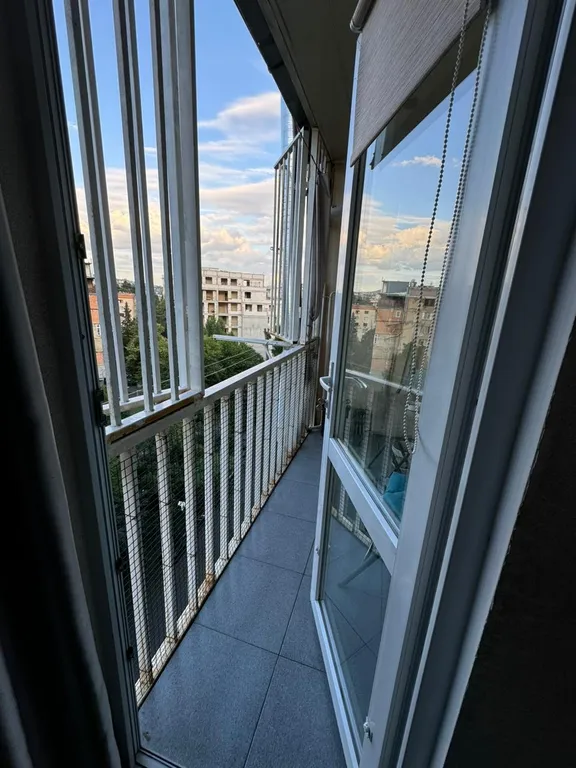 Квартира с 2 спальнями и балконом у цирка, с парковкой