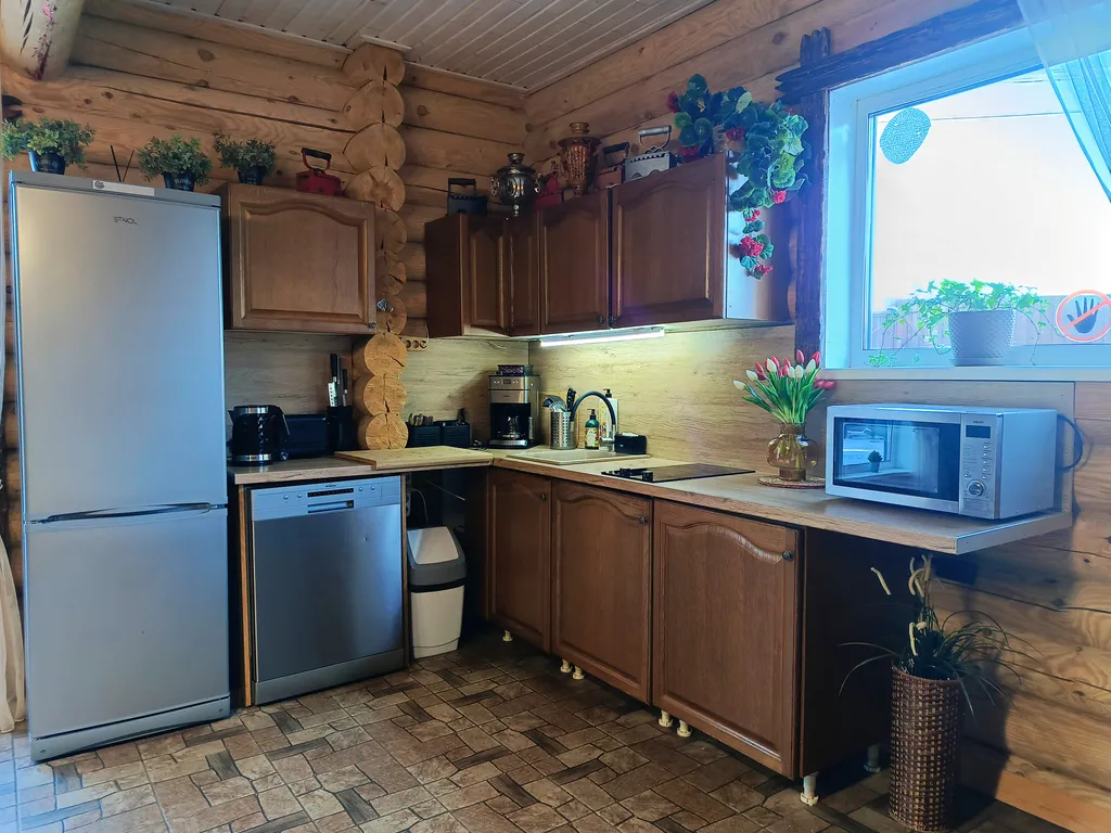 Дом с сауной, теплой купелью и аэрохоккеем на берегу водохранилища