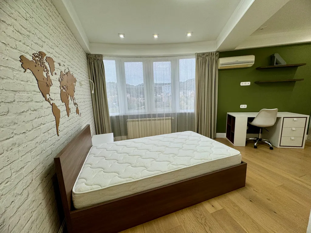 Дом с бассейном и баней у моря