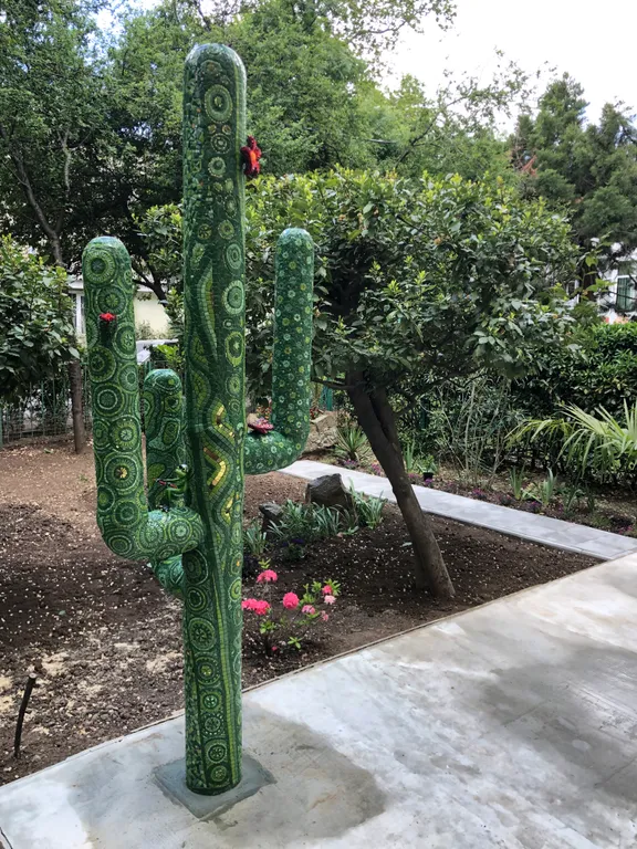 Отличная квартира в 12 минутах от моря со своим выходом в полесадник.