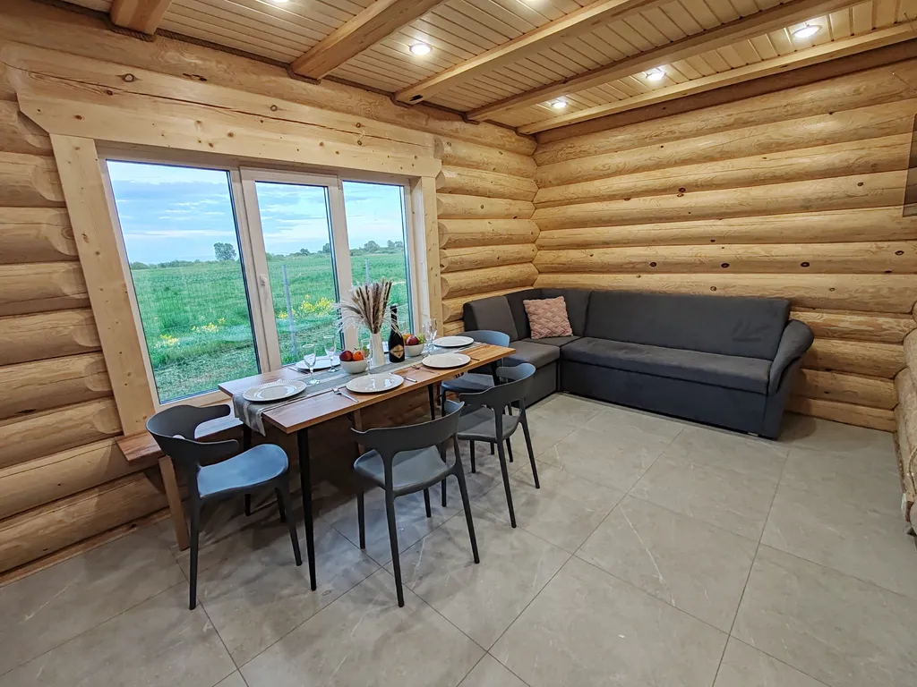 Загородный дом с видом на озеро