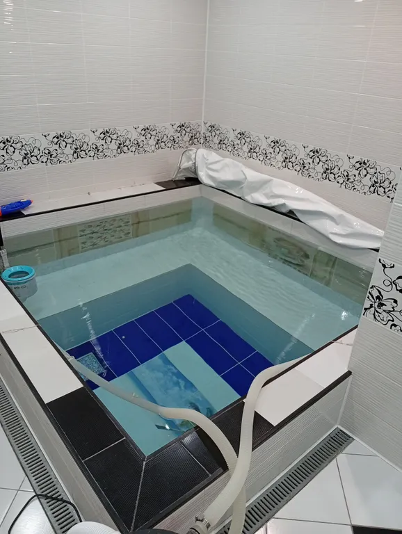 Двухэтажный дом с баней и бассейном