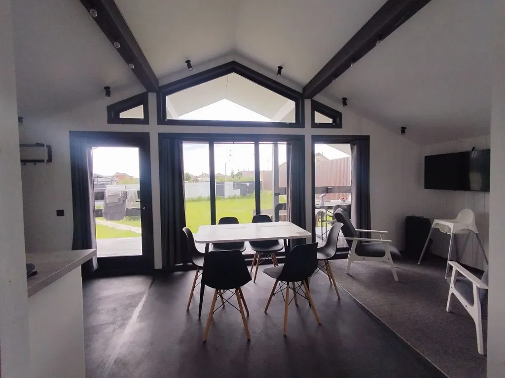 Уютный дом на две семьи в коттеджном поселке