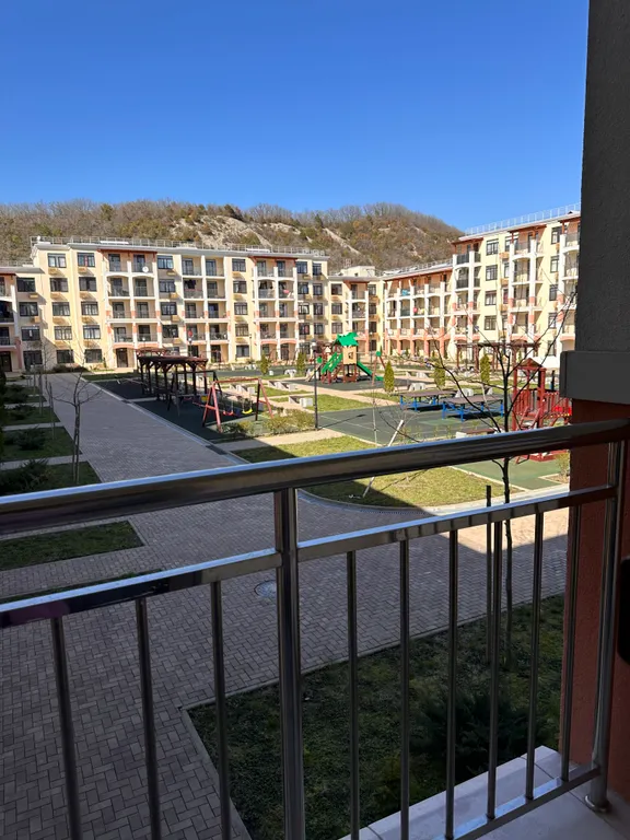 Новые апартаменты в горах у моря с бассейнами