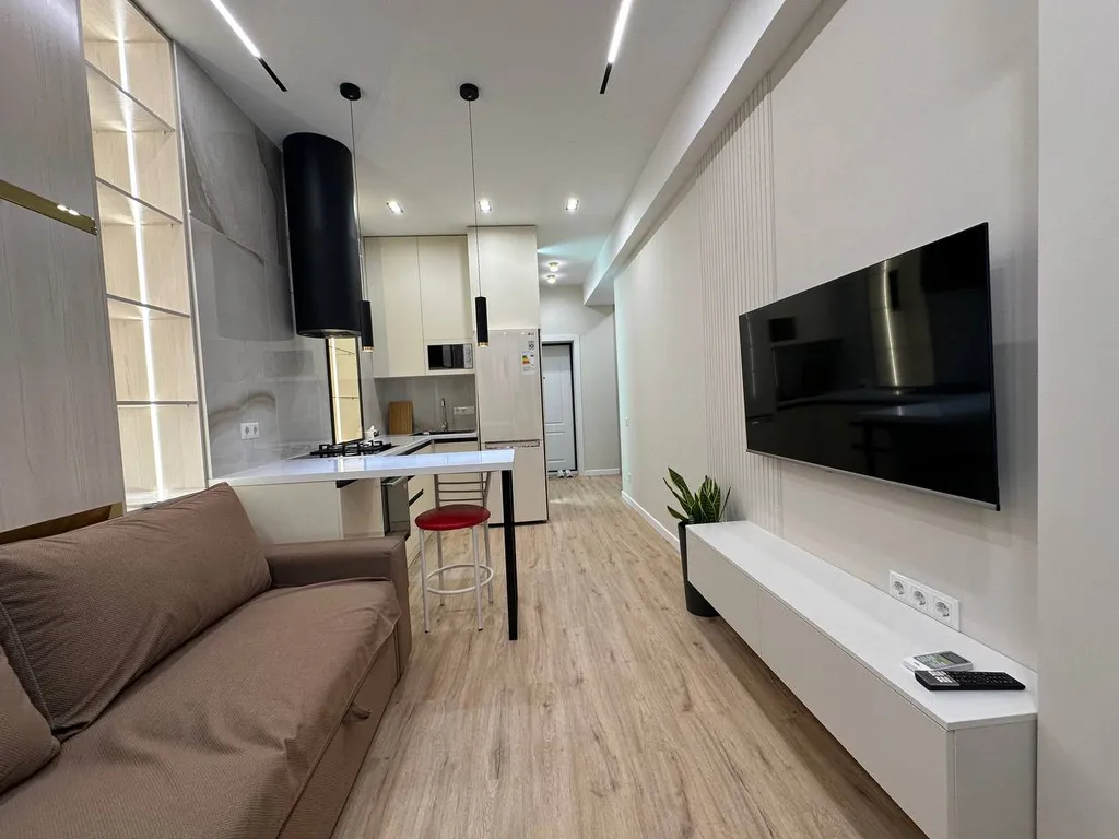 Continental apt near complex Vefa center