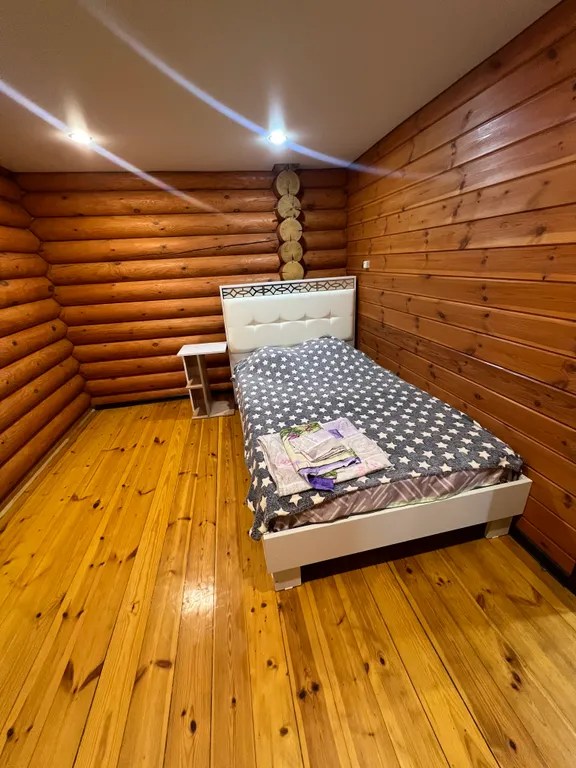 Деревянный дом с бассейном