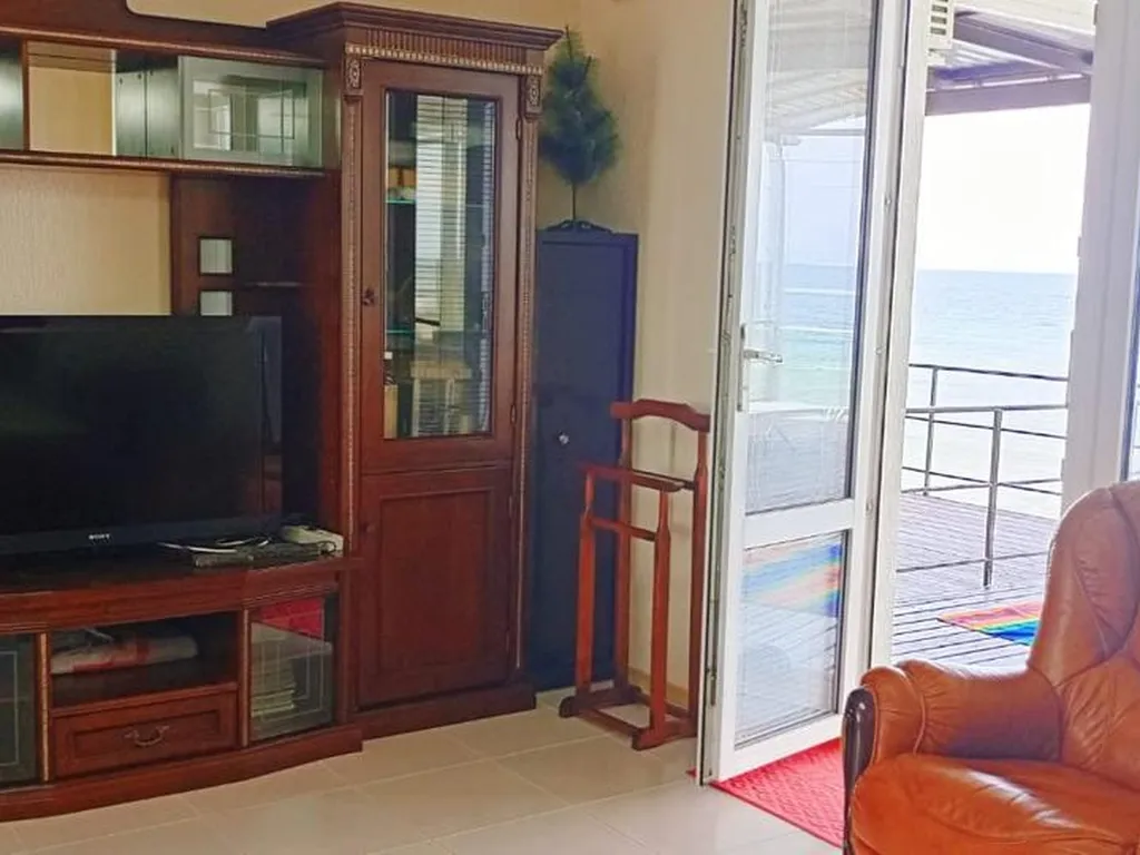 Эллинг нa беpeгу моpя