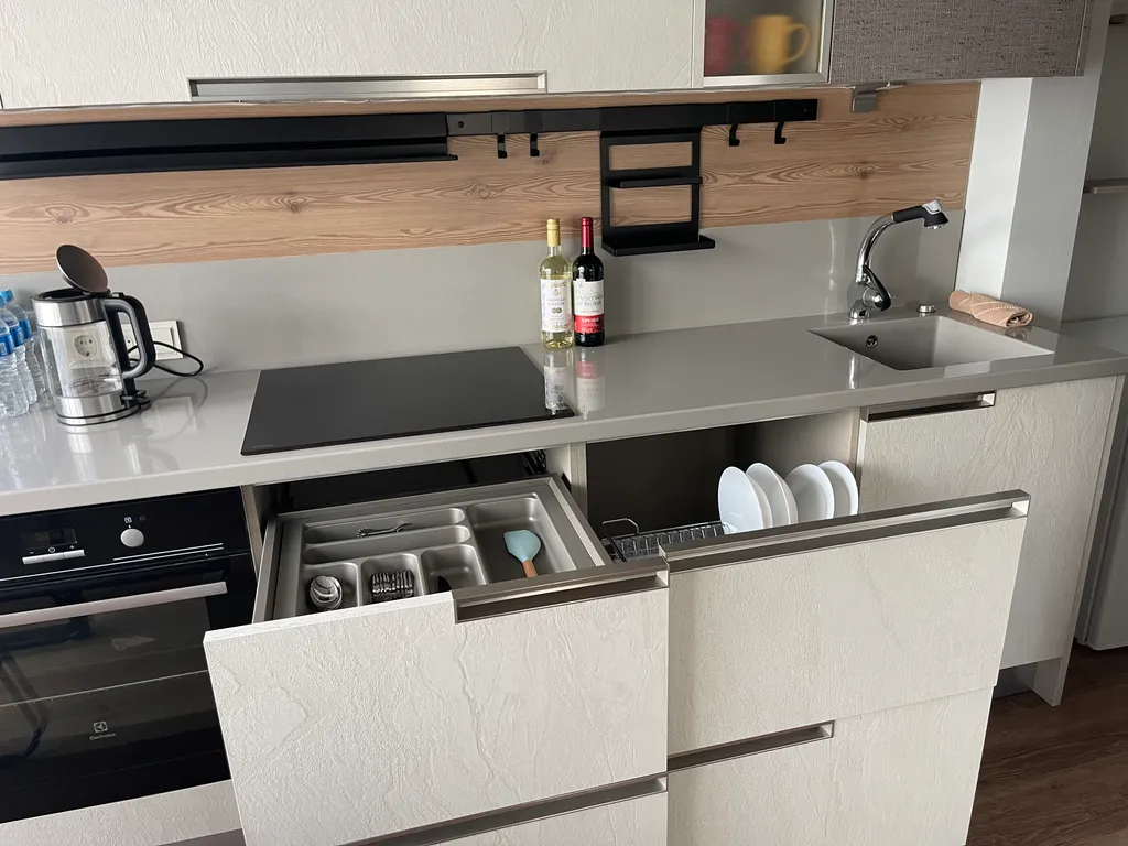 Просторная и светлая квартира с огромными окнами