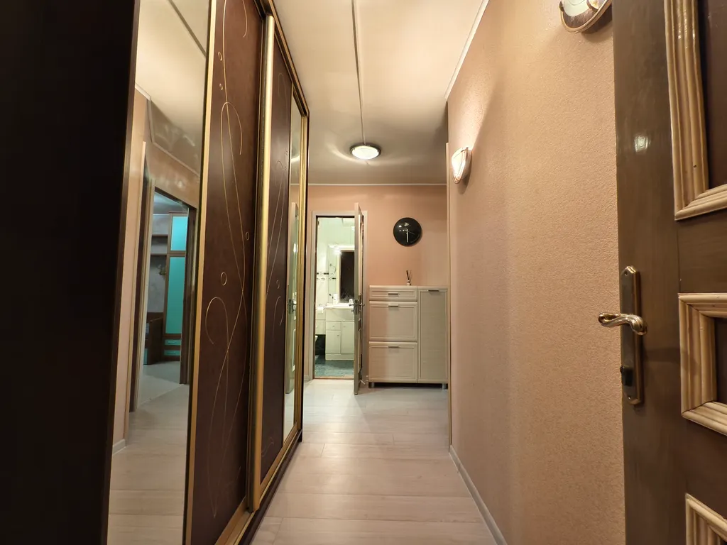 Комфортная трехкомнатная квартира в центре