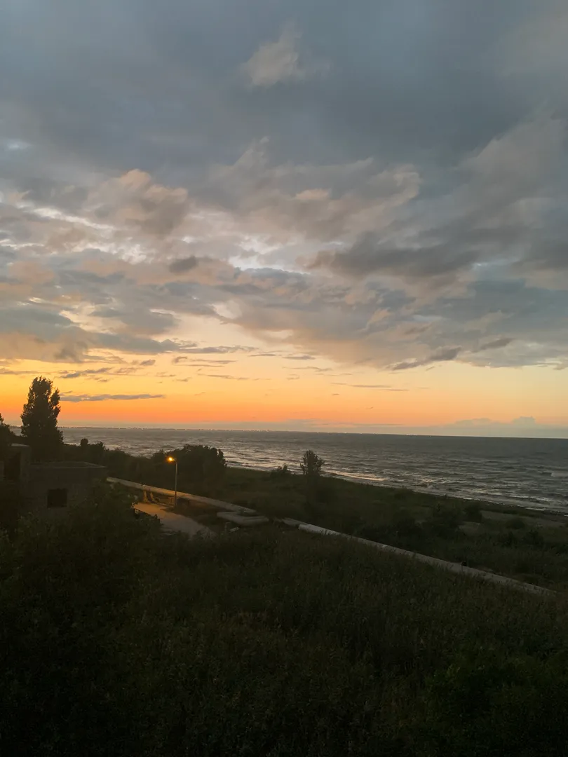 Вид с окна на море 