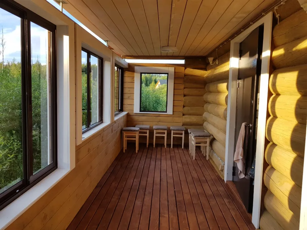 Дом у пруда