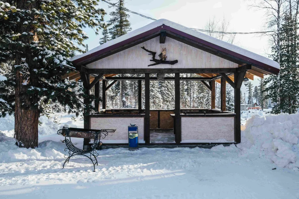 Коттедж Гостевой двор Дом в кедрах — Шерегеш