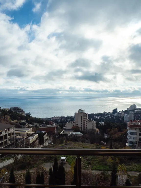 Уютная студия с видом на море и город