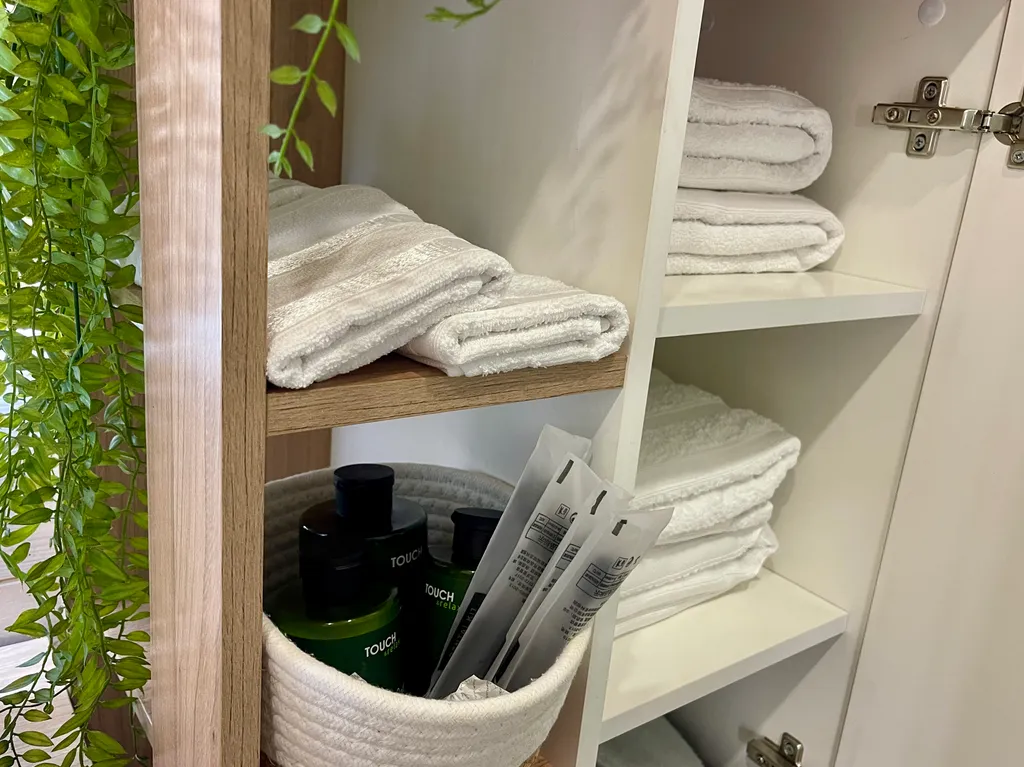 Уютный светлый дом с панорамным остеклением и банным чаном