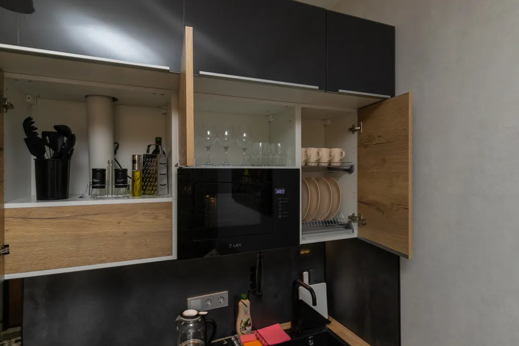 Большая современная студия у моря с видом на горы