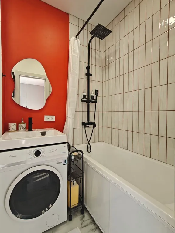 Студия с видом на кампус