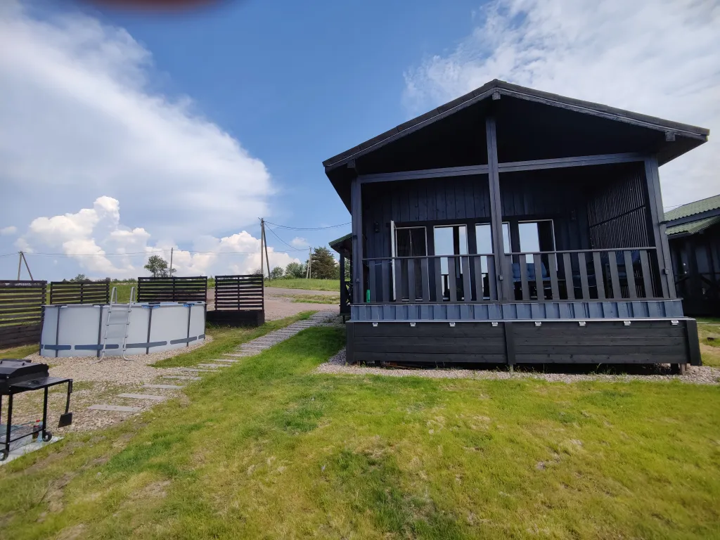 Коттедж Уютный дом с бассейном — Приморск