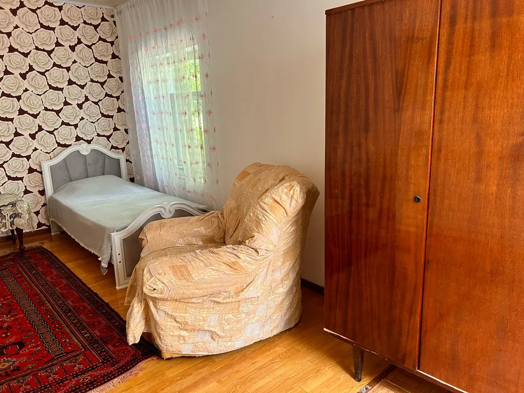 Комната с отдельным входом и двориком сдается женскому полу