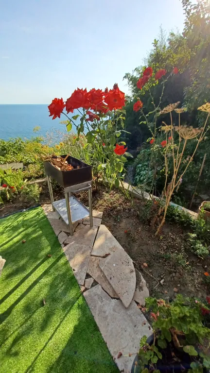 Студия из двух комнат с видом на море