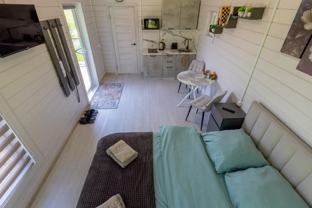 Уютный дом на лоне природы у лесной полосы