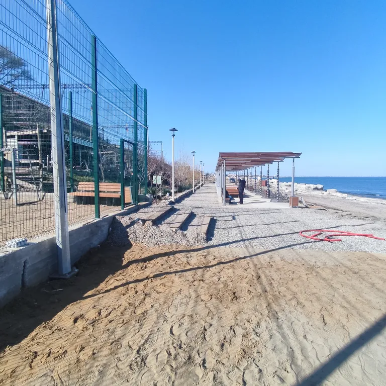 Домик у моря в центре