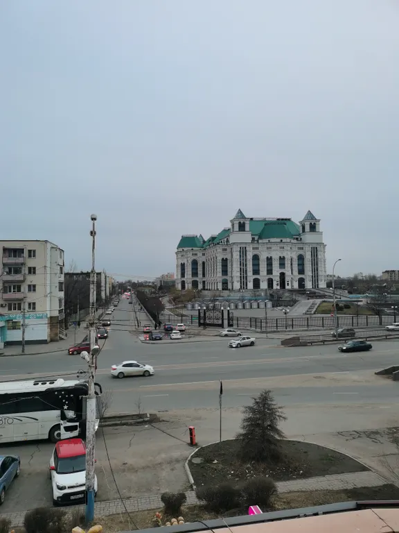 Квартира эконом класса в хорошем районе, с видом на театр