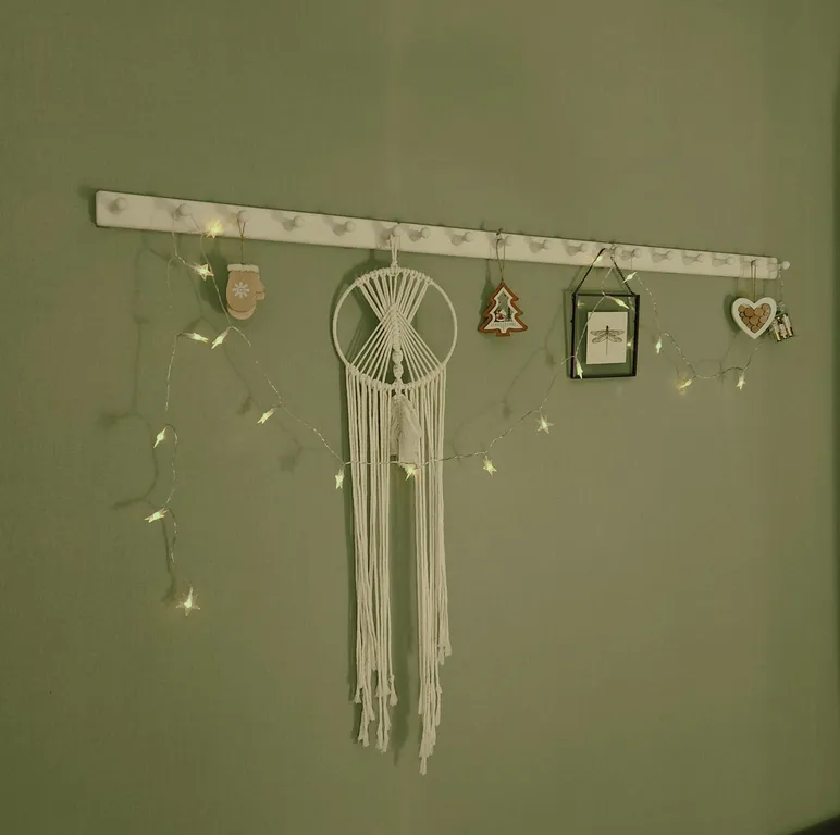 Журавлиный домик на берегу речки