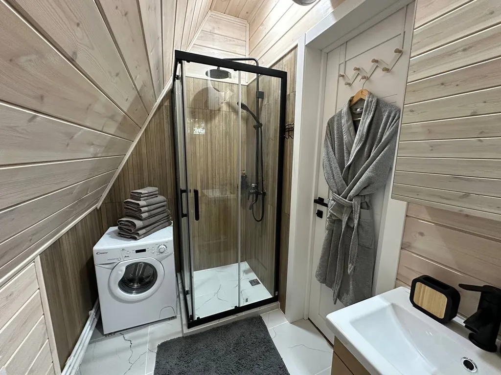 Афрейм на берегу озера Селигер с банным чаном