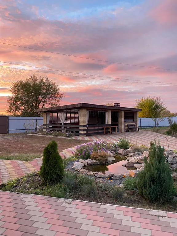 Домик у озера