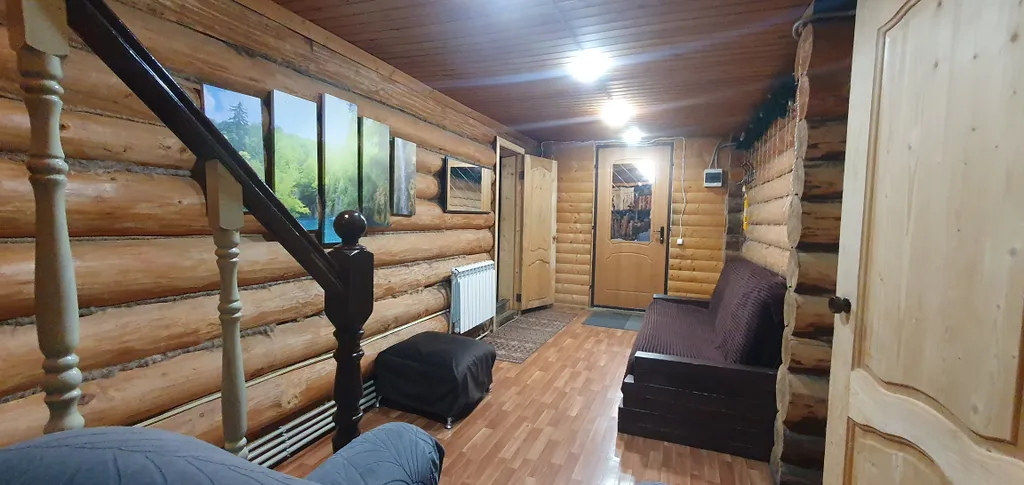 Бревенчатый дом в центре с баней и мангалом