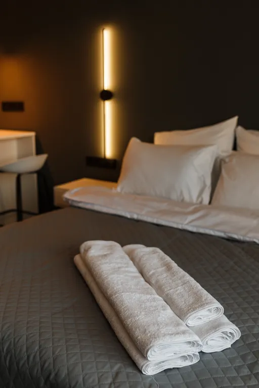 Стильная студия с дизайнерским ремонтом