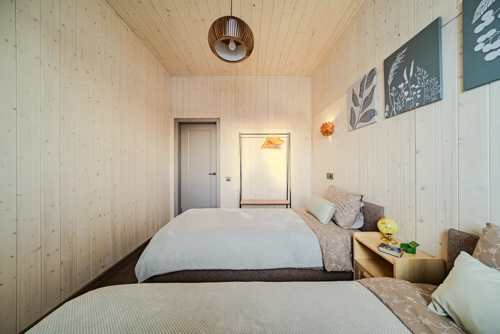 Новый дом с большим столом, кинотеатром, баней