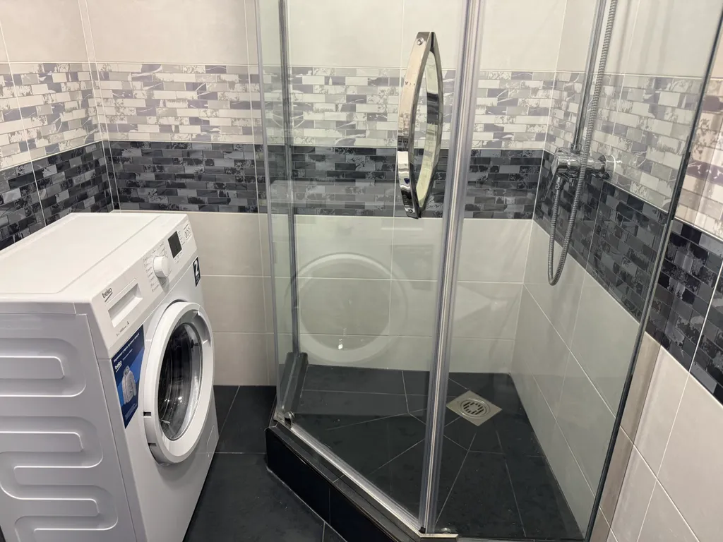 Квартира-студия с балконом возле моря