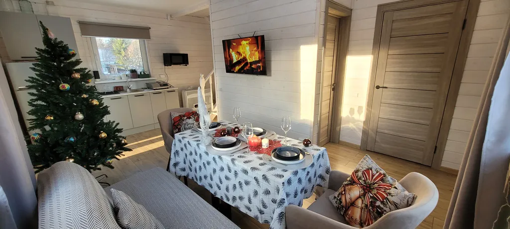 Уютный дом с банным домиком рядом с лесом