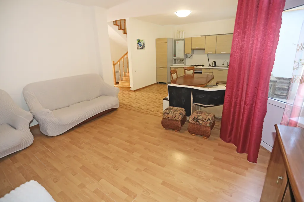 6-комнатный Дом