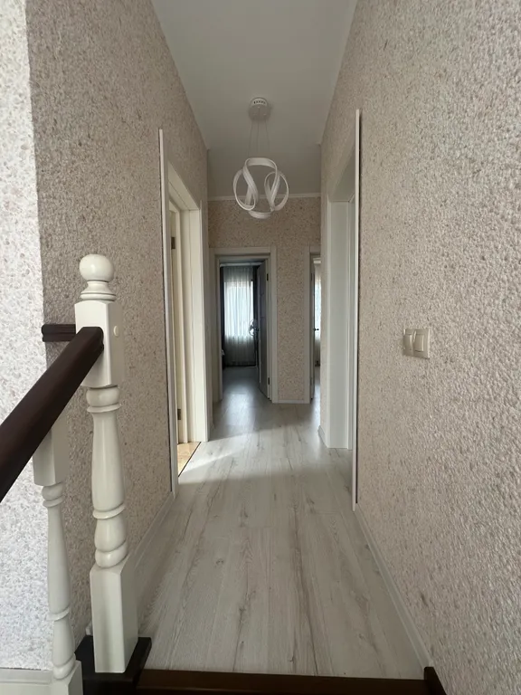 Двухэтажный гоcтeвой дoм в живoписном местe