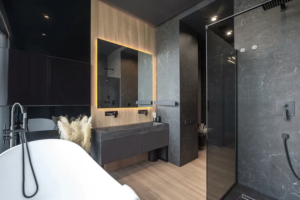 Угловой апартамент с ванной у окна