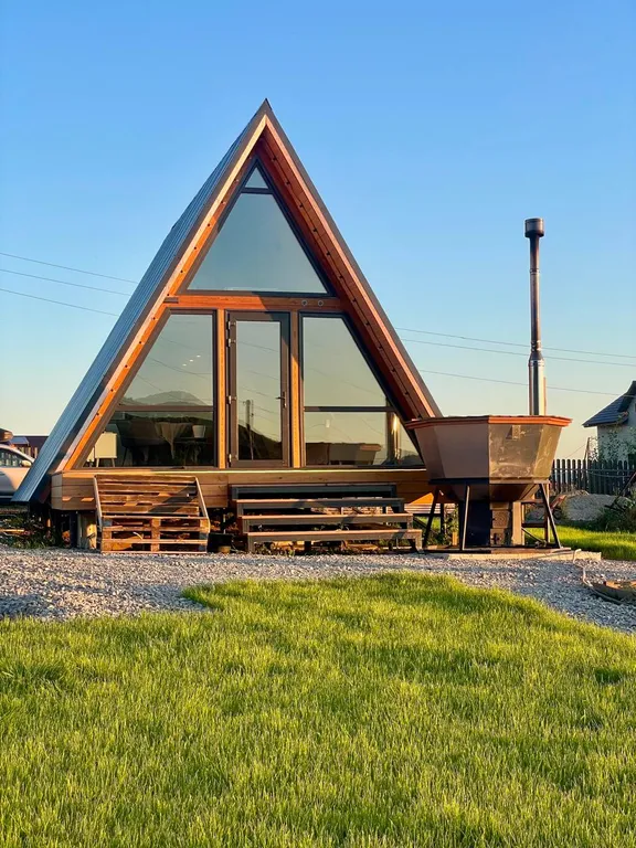 Коттедж Уютный домик Афрейм с видом на горы и лес — Аша