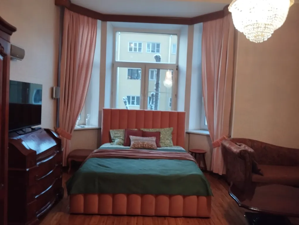 Квартира Шикарная меблированная комната в готическом замке в центре Москвы — Москва