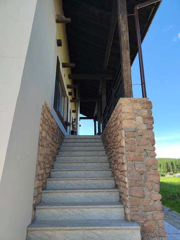 Дом коттедж с дизайнерским ремонтом