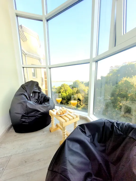 Видовая 1-комнатная квартира в центре рядом с каменным мостом