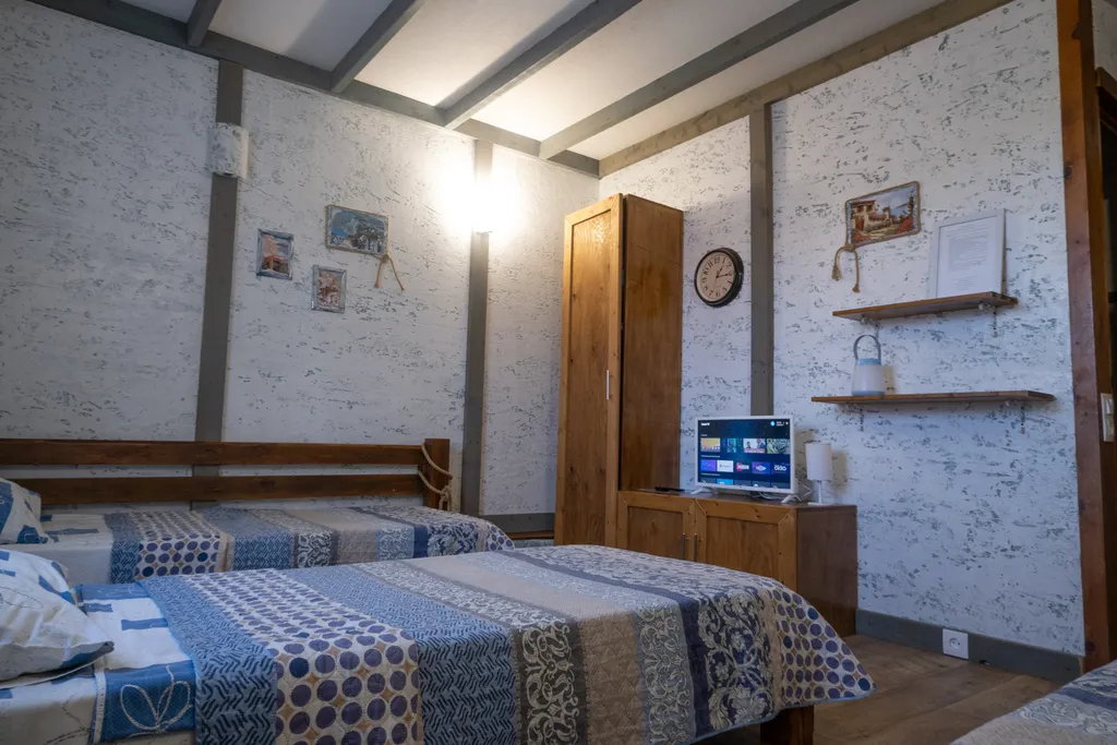 Трёхместный номер с 3 односпальными кроватями