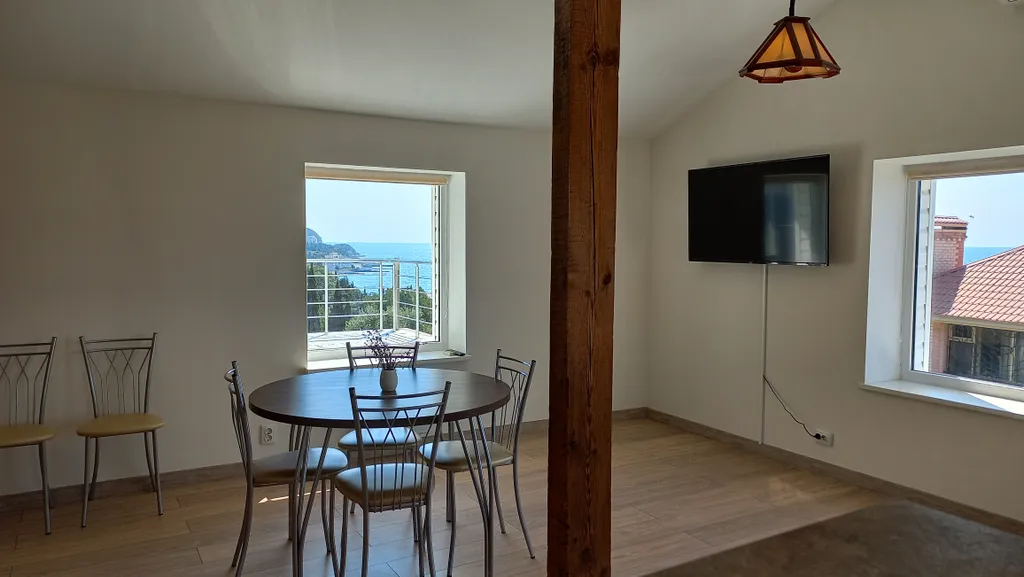 Трёхкомнатная квартира с панорамным видом на море и горы