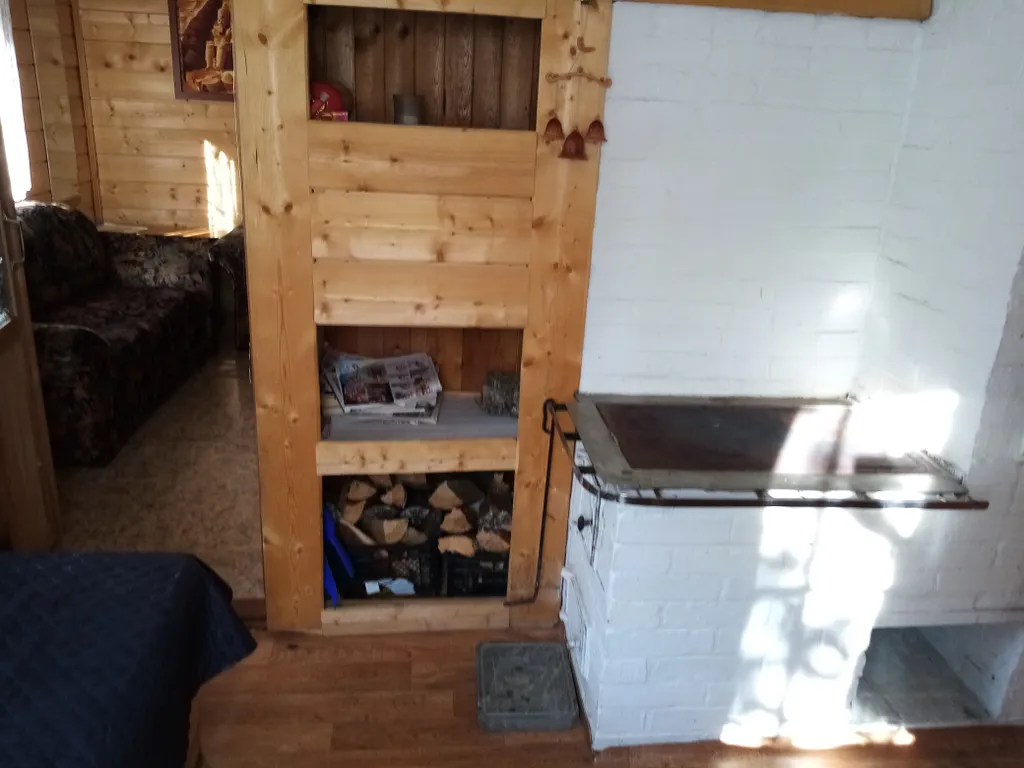 Дом на берегу с баней и лодкой