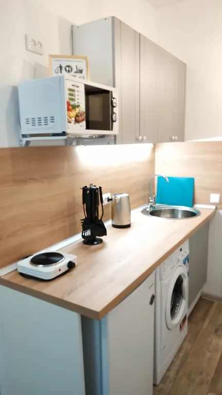 Квартира-студия около метро для большой компании из 6-ти человек