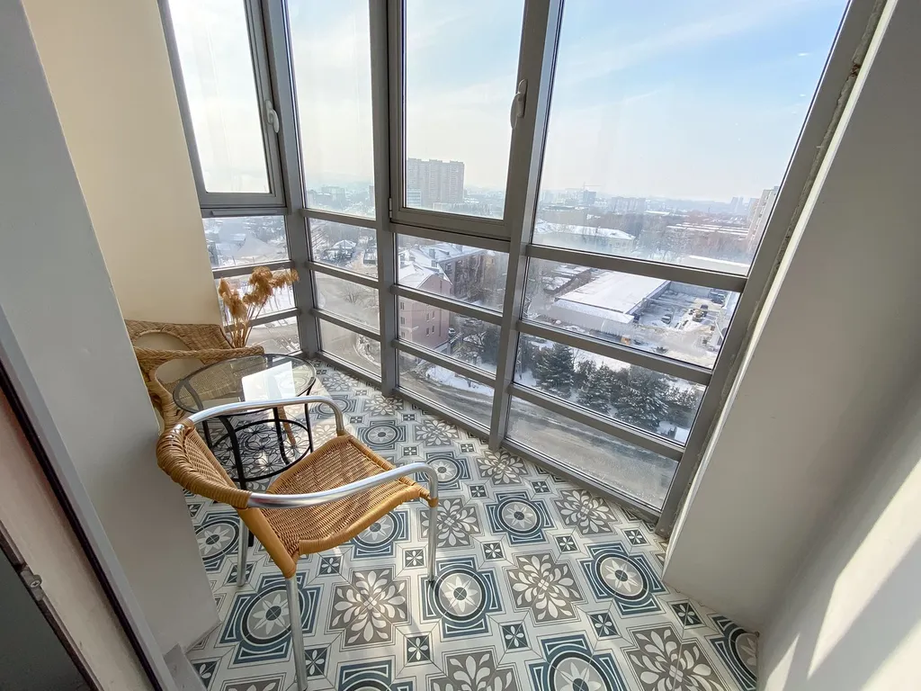 Студия с видом на Волгу