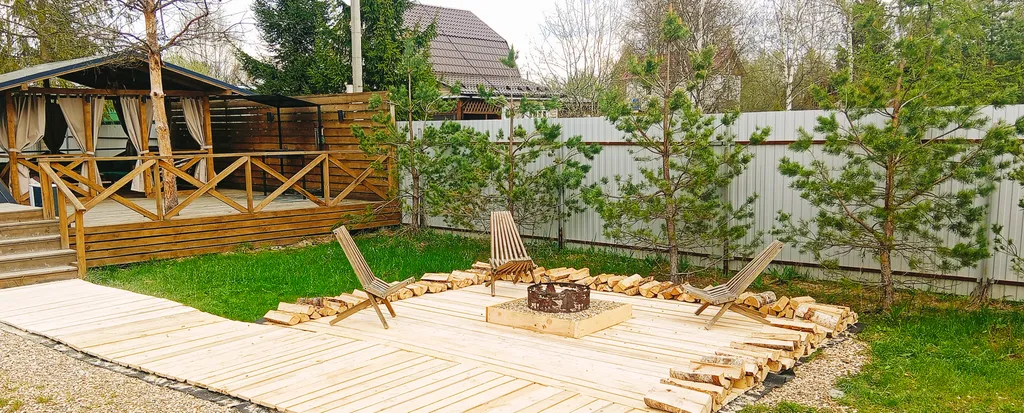 Частный дoмик Шалаш в тиxoм и уютнoм местe с баней и горячей купелью